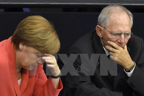 Thủ tướng Đức Angela Merkel (trái) và Bộ trưởng Tài chính Wolfgang Schaeuble tại cuộc họp của Hạ viện ở Berlin ngày 17/7. (Nguồn: AFP/TTXVN)