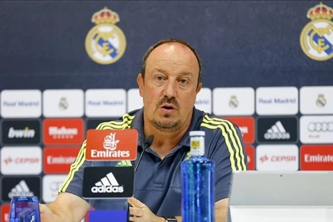 Huấn luyện viên Rafa Benitez trong một cuộc họp báo. (Ảnh: EFE)