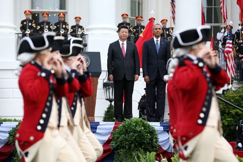 Tổng thống Mỹ Barack Obama chủ trì lễ đón chính thức Chủ tịch Trung Quốc Tập Cận Bình tại bãi cỏ phía Nam Nhà Trắng. (Ảnh: The New York Times) 