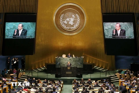 Tổng Thư ký Liên hợp quốc Ban Ki-moon phát biểu tại phiên toàn thể khóa họp Đại hội đồng Liên hợp quốc về phát triển bền vững ở New York ngày 25/9. (Ảnh: Reuter/TTXVN)