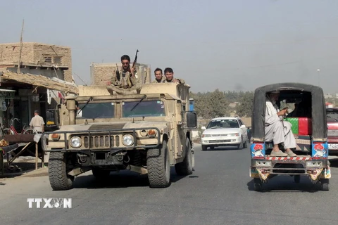 Lực lượng an ninh Afghanistan được triển khai tại tỉnh Kunduz sau cuộc tấn công của Taliban. (Ảnh: Reuter/TTXVN)