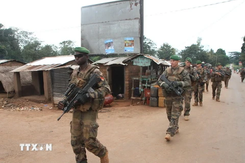 Binh sỹ Pháp tuần tra tại khu vực phía bắc Bangui ngày 25/9. (Ảnh: AFP/ TTXVN)