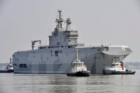 Tàu Mistral trong hành trình thử nghiệm đầu tiên ngoài khơi Saint-Nazaire, tây bắc nước Pháp ngày 16/3. (Nguồn: AFP/TTXVN)