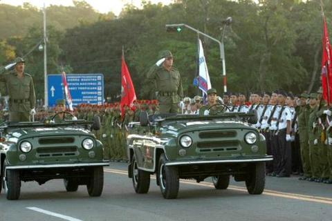 Lực lượng vũ trang Cuba duyệt binh. (Nguồn: EFE)