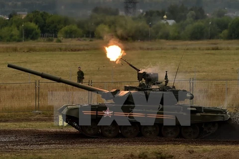 Xe tăng Nga trình diễn tại triển lãm các thiết bị quân sự Oboronexpo. (Nguồn: AFP/TTXVN)