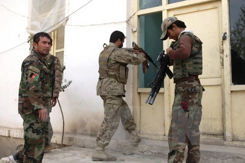 Binh sỹ Afghanistan làm nhiệm vụ trong chiến dịch quân sự ở thành phố Kunduz. (Nguồn: THX/TTXVN)