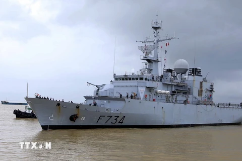  Tàu Hải quân Pháp VENDEMIAIRE cập cảng Tiên Sa. (Ảnh: Trần Lê Lâm/TTXVN)