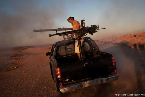 Một thành viên thuộc lực lượng nổi dậy Fajr Libya. (Nguồn: AP)