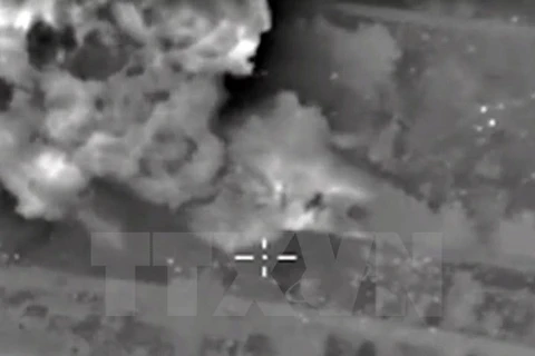 Không quân Nga không kích trúng một mục tiêu IS tại thành phố Aleppo, Syria. (Nguồn: AFP/TTXVN)
