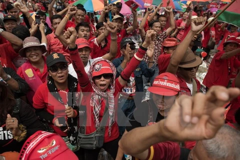 Một cuộc tuần hành của phe Áo đỏ ở ngoại ô thủ đô Bangkok. (Nguồn: AFP/TTXVN)
