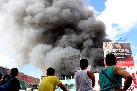 Hỏa hoạn thiêu rụi hoàn toàn một khu ổ chuột gần một nhà tù ở quận Quiapo, thủ đô Manila. (Ảnh: Angel Santos)