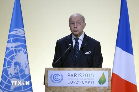 Ngoại trưởng Pháp Laurent Fabius (ảnh) công bố bản dự thảo được sửa đổi của thỏa thuận toàn cầu về chống biến đổi khí hậu. (Ảnh: AFP/TTXVN)