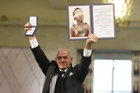 Ông Houcine Abassi, Tổng thư ký của UGTT, nhận giải Nobel Hòa Bình. (Ảnh: ​Reuters)