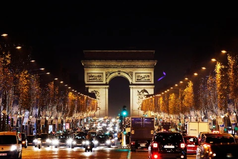 [Video] Thủ đô Paris đón mùa Giáng sinh không có tuyết rơi