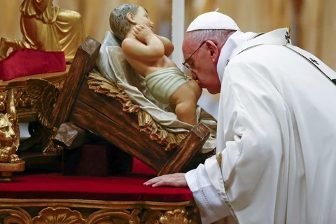 Giáo hoàng Francis cử hành lễ Giáng sinh tại Thánh đường St. Peter. (Ảnh: Reuters)