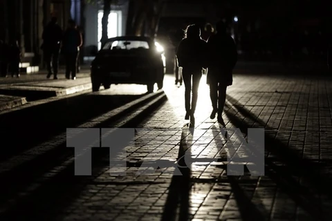 Quang cảnh đường phố ở Crimea trong thời gian xảy ra mất điện trên diện rộng ngày 22/11. (Ảnh: AFP/TTXVN)