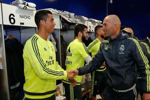 Vẻ mặt háo hức của Ronaldo khi được làm việc cùng Zidane. (Nguồn: Real Madrid)