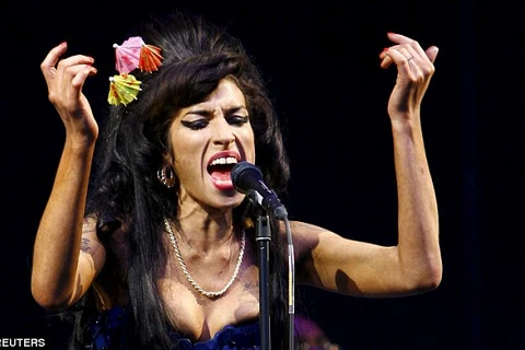 Amy Winehouse là nữ nghệ sỹ Anh quốc đầu tiên trong lịch sử giành 5 giải Grammy. (Ảnh: Reuters)