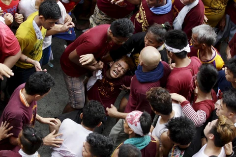 Cảnh chen lấn kinh hoàng tại lễ hội Black Nazarene ở Philippines ngày 9/1. (Ảnh: Reuters)