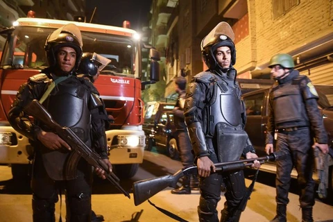 Cảnh sát Ai Cập trên đường phố. (Ảnh: AFP)