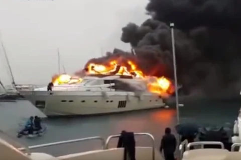 [Video] Du thuyền tỷ phú Nga bất ngờ bốc cháy ở cảng Thổ Nhĩ Kỳ
