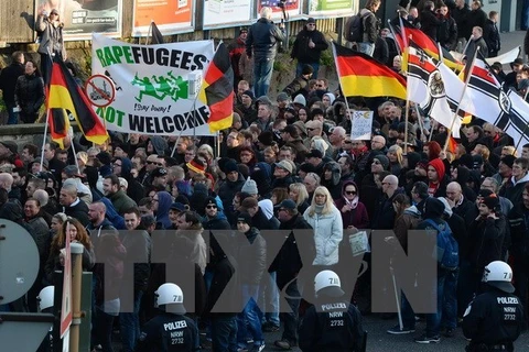 Biểu tình phản đối chính sách về người nhập cư ở Đức. (Nguồn: AFP/TTXVN)