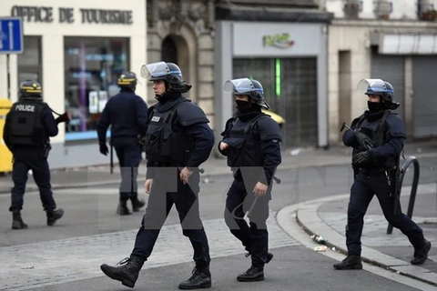 Lực lượng an ninh Pháp. (Ảnh: AFP/TTXVN)