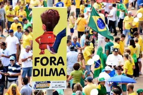 Cuộc tuần hành của phe đối lập nhằm yêu cầu Tổng thống Dilma Rousseff từ chức. (Ảnh: AFP)