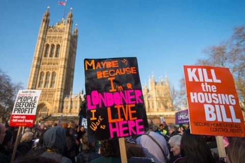 Người dân London phản đối Dự luật nhà ở và quy hoạch của Chính phủ Anh. (Ảnh: LONDON24)
