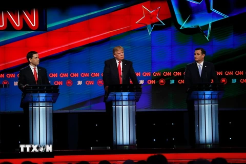 Trong ảnh (từ trái sang phải): Thượng nghị sỹ Marco Rubio, tỷ phú Donald Trump và Thượng nghị sỹ Ted Cruz tại buổi tranh luận. (Ảnh: AFP/TTXVN)