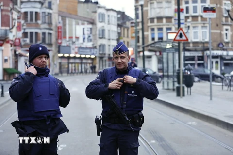 Lực lượng an ninh trên đường phố Bỉ. (Ảnh: AFP/TTXVN)