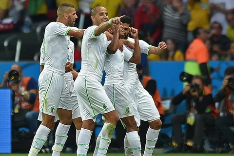 Vùi dập Hàn Quốc 4-2, Algeria chạm một tay vào lịch sử 