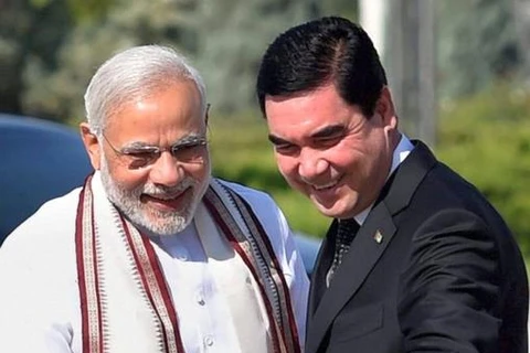 Thủ tướng Ấn Độ (trái) và Tổng thống Turkmenistan. (Nguồn: PTI)