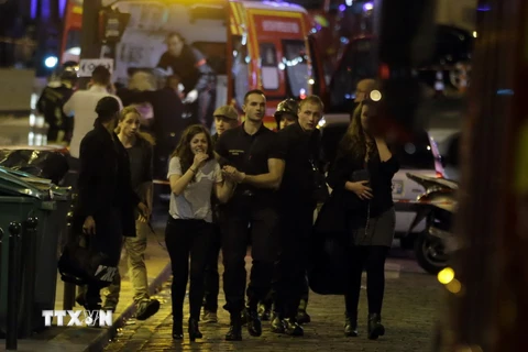 Video trực tiếp về vụ tấn công khủng bố đẫm máu tại Paris