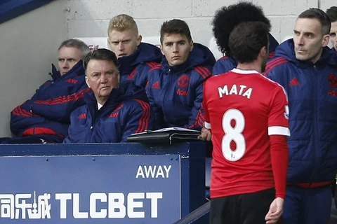 Louis van Gaal không hài lòng với Juan Mata. (Nguồn: Reuters)