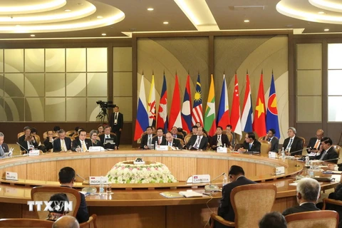 Thủ tướng Nguyễn Xuân Phúc dẫn đầu đoàn Việt Nam tham dự hội nghị. (Ảnh: Thống Nhất/TTXVN)