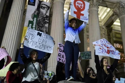 Biểu tình phản đối nhóm tội phạm đã hiếp dâm cô gái 16 tuổi. (Nguồn: AFP/Getty Images)