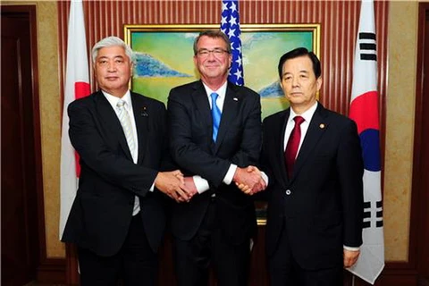 Bộ trưởng Quốc phòng ba nước Nhật Bản, Mỹ và Hàn Quốc. (Nguồn: yonhap)