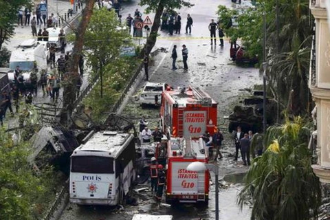 Hiện trường vụ đánh bom ở Istanbul. (Nguồn: Reuters)