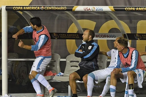 Luis Suarez phản ứng gay gắt vì không được ra sân. (Nguồn: AFP/Getty Images)