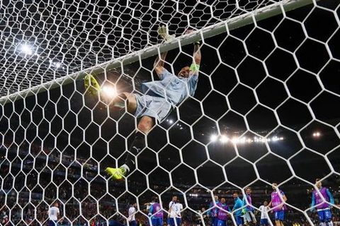 Buffon ăn mừng chiến thắng. (Nguồn: Reuters)