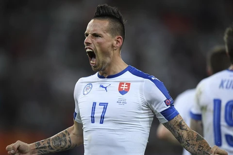 Marek Hamsik lập siêu phẩm mang chiến thắng về cho Slovakia. (Nguồn: Getty Images)