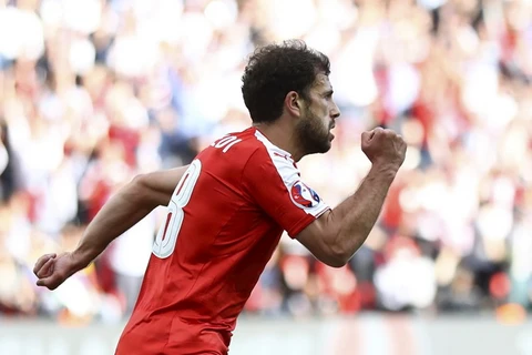 Mehmedi giúp Thụy Sĩ đặt 1 chân vào vòng 1/8 EURO 2016. (Nguồn: Getty Images)