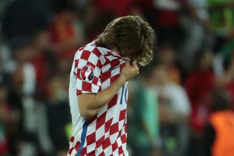 Luka Modric nghẹn ngào rơi lệ sau khi Croatia thua Bồ Đào Nha 
