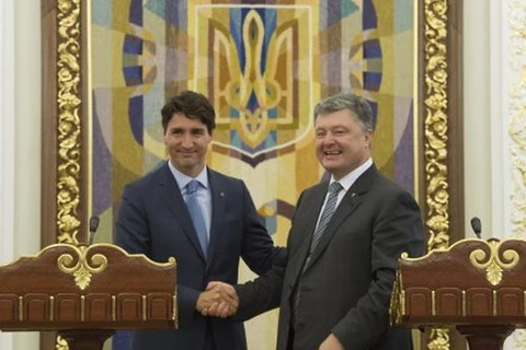 Thủ tướng Canada Justin Trudeau và Tổng thống Ukraine Petro Poroshenko. (Nguồn: huffingtonpost)