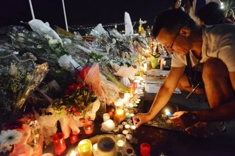 Tưởng nhớ các nạn nhân xấu số trong vụ tấn công ở Nice hôm 14/7. (Nguồn: Reuters)