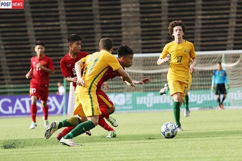U16 Việt Nam (áo đỏ) đã đánh bại U16 Australia 3-0 ở vòng bảng. (Nguồn: Post Sport)