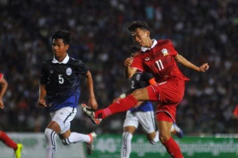 U16 Thái Lan (áo đỏ) giành vị trí thứ ba U16 AFF Cup 2016. 