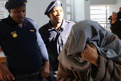 Cảnh sát bắt giữ những người liên quan. (Nguồn: africanews.com)
