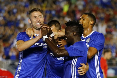 Gary Cahill (bìa trái) giúp Chelsea đánh bại Liverpool. (Nguồn: Reuters)